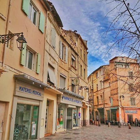 Place de la Roquette, centre historique Arles Extérieur photo