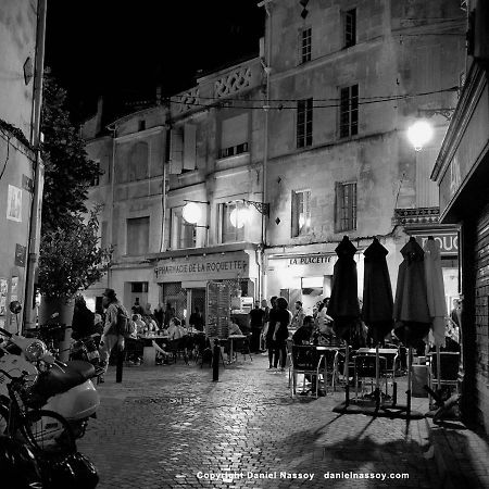 Place de la Roquette, centre historique Arles Extérieur photo