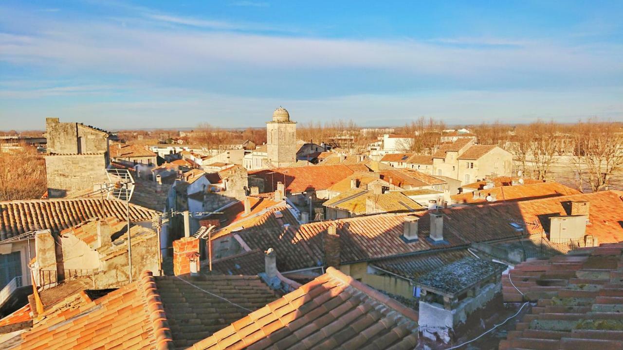 Place de la Roquette, centre historique Arles Extérieur photo