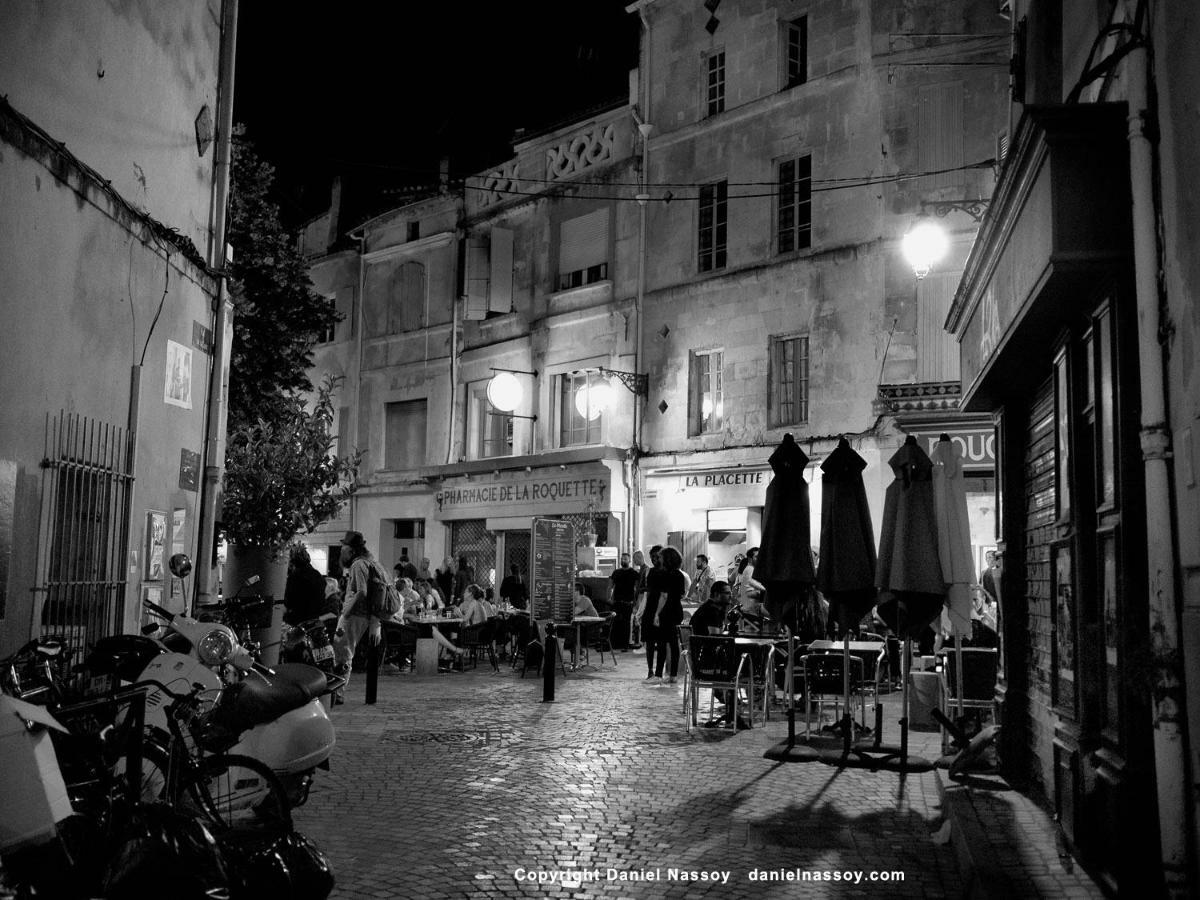 Place de la Roquette, centre historique Arles Extérieur photo
